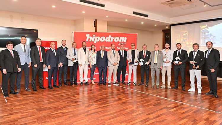 Hipodromcom ana sponsorlugundaki 11 karayel odullerinde yilin basarili safkanlari odullendirildi jRYRcasy